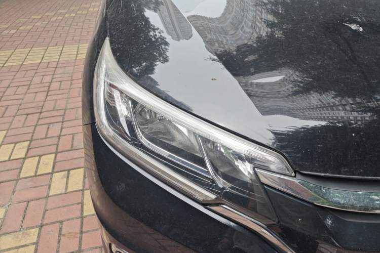 Used Honda CR-V 2015 2.4L two-wheel drive luxury version Right Front Headlight
