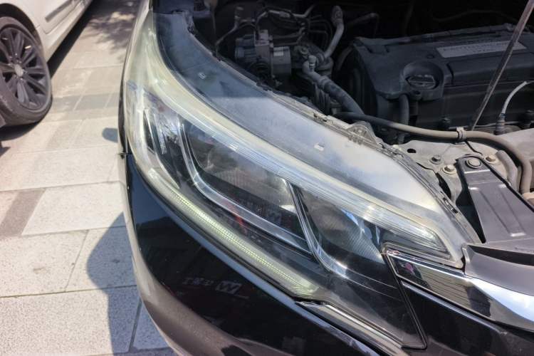 Used Honda CR-V 2015 2.4L two-wheel drive luxury version Right Front Headlight