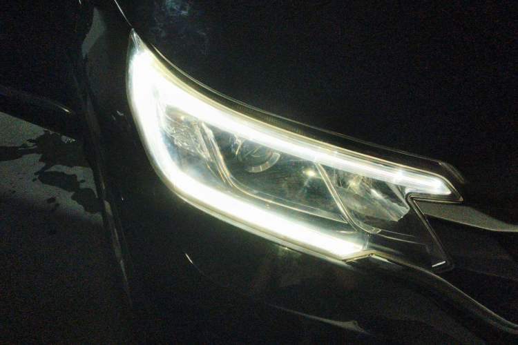 Used Honda CR-V 2015 2.4L two-wheel drive luxury version Right Front Headlight