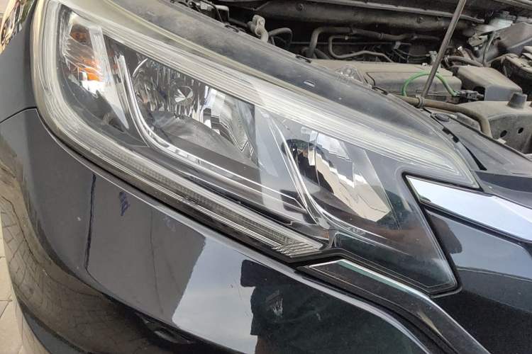 Used Honda CR-V 2015 2.4L two-wheel drive luxury version Right Front Headlight