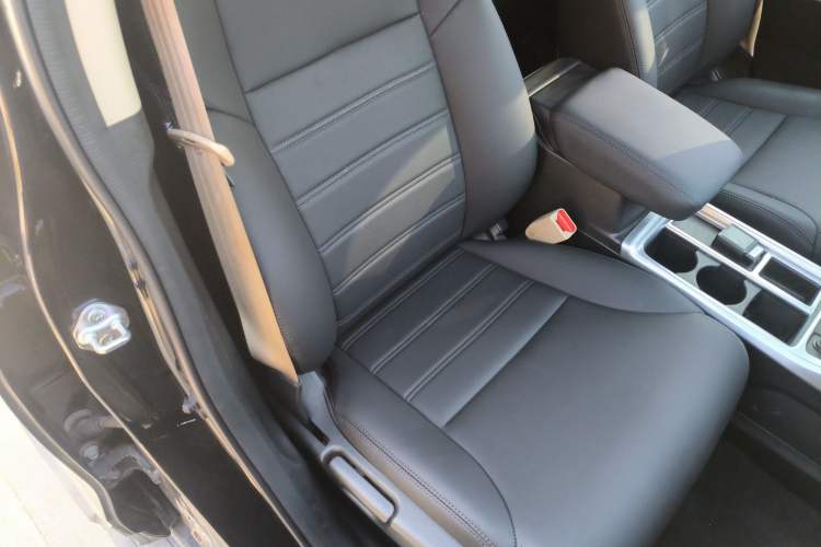 Used Honda CR-V 2015 2.0L two-wheel drive Fashion Edition Right Front Seat