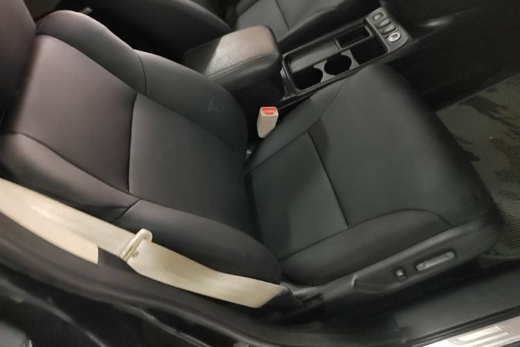 Used Honda CR-V 2015 2.4L two-wheel drive luxury version Right Front Seat