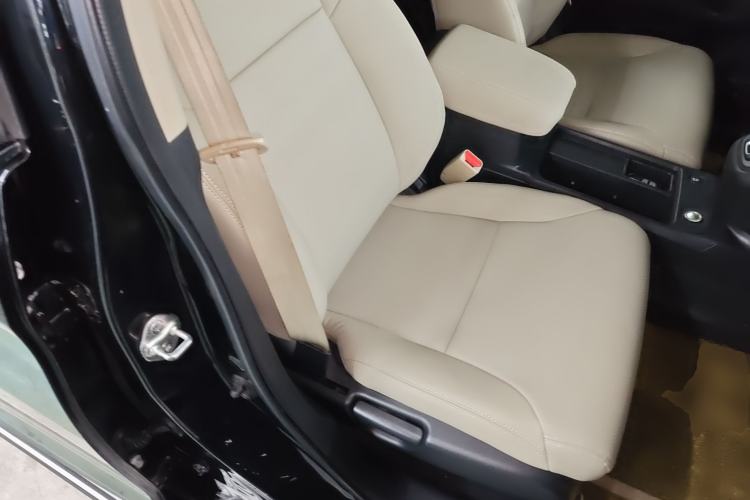 Used Honda CR-V 2015 2.0L two-wheel drive Fashion Edition Right Front Seat