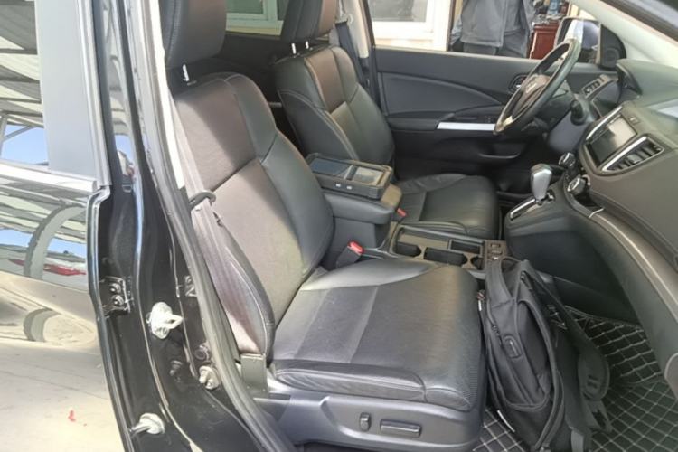 Used Honda CR-V 2015 2.4L two-wheel drive luxury version Right Front Seat