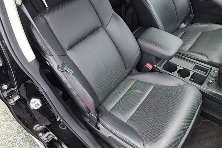 Used Honda CR-V 2015 2.4L two-wheel drive luxury version Right Front Seat