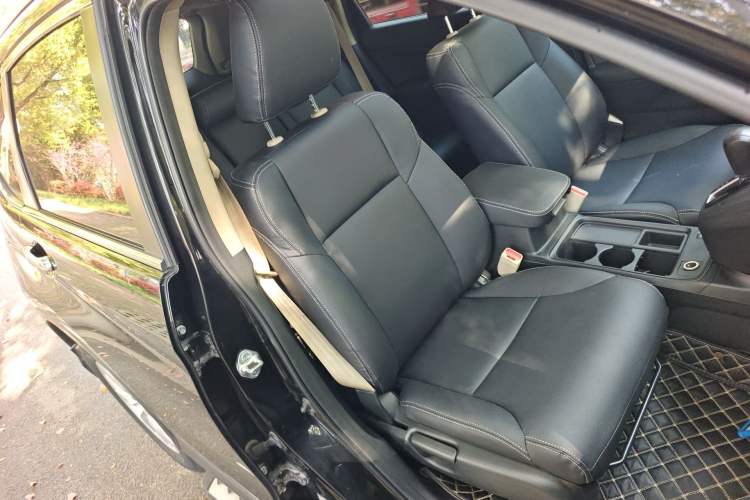 Used Honda CR-V 2015 2.0L two-wheel drive Fashion Edition Right Front Seat