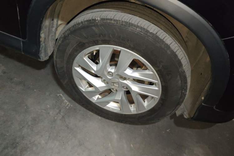 Used Honda CR-V 2015 2.4L two-wheel drive luxury version Right Front Wheel Hub