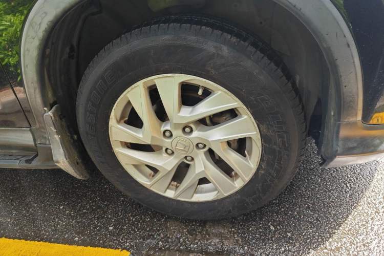 Used Honda CR-V 2015 2.4L two-wheel drive luxury version Right Front Wheel Hub