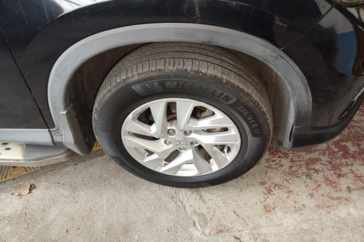 Used Honda CR-V 2015 2.4L two-wheel drive luxury version Right Front Wheel Hub