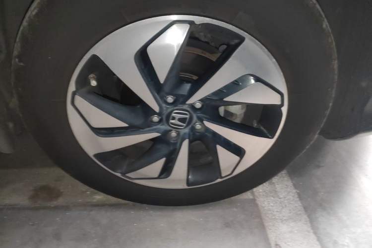 Used Honda CR-V 2015 2.4L Four-Wheel Drive Prestige Edition Right Front Wheel Hub