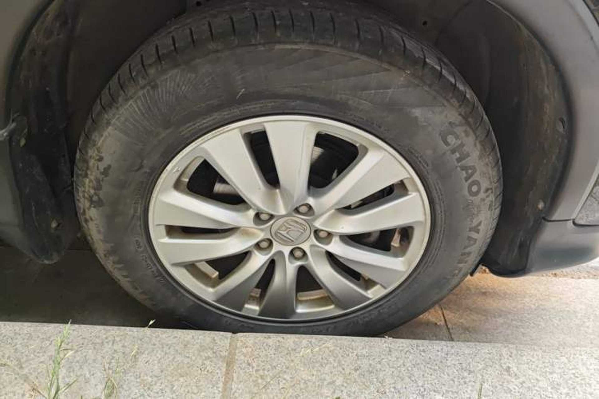 Used Honda CR-V 2015 2.0L two-wheel drive Fashion Edition Right Front Wheel Hub
