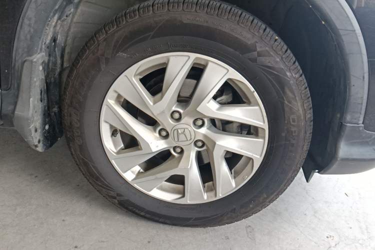 Used Honda CR-V 2015 2.4L two-wheel drive luxury version Right Front Wheel Hub