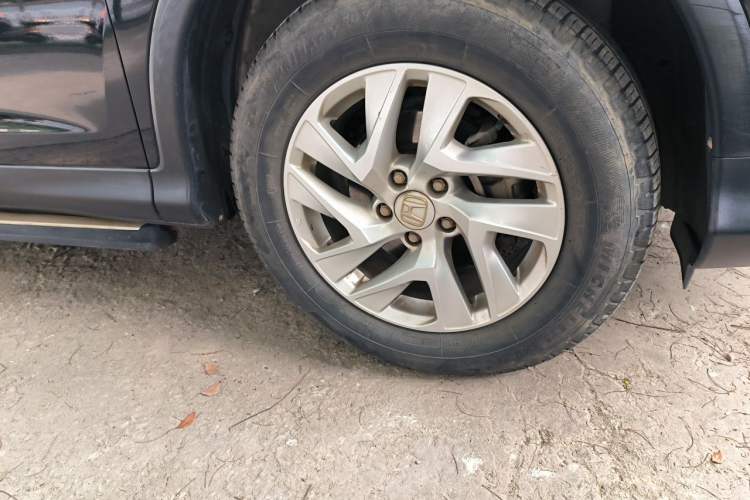 Used Honda CR-V 2015 2.4L two-wheel drive luxury version Right Front Wheel Hub