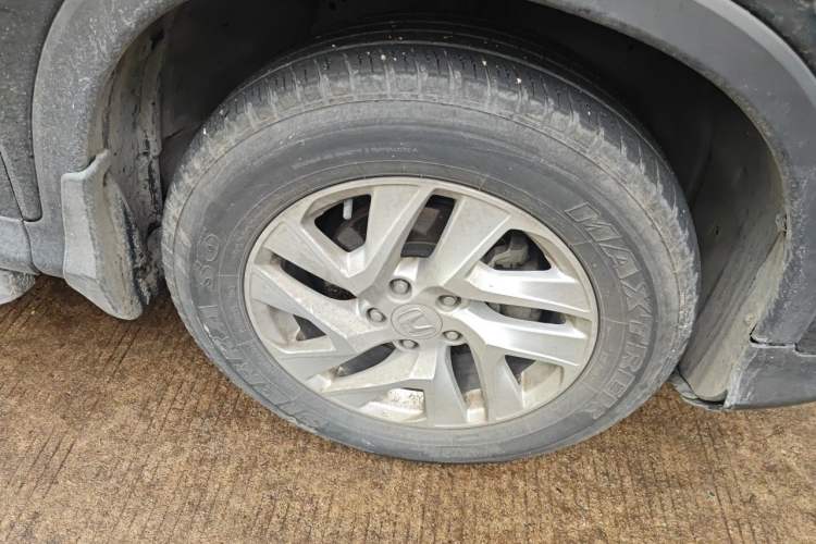 Used Honda CR-V 2015 2.4L four-wheel drive luxury version Right Front Wheel Hub