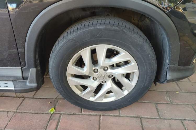 Used Honda CR-V 2015 2.4L two-wheel drive luxury version Right Front Wheel Hub