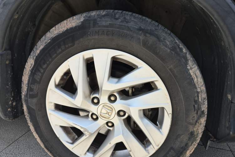 Used Honda CR-V 2015 2.4L two-wheel drive luxury version Right Front Wheel Hub
