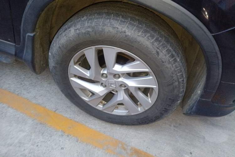 Used Honda CR-V 2015 2.4L two-wheel drive luxury version Right Front Wheel Hub