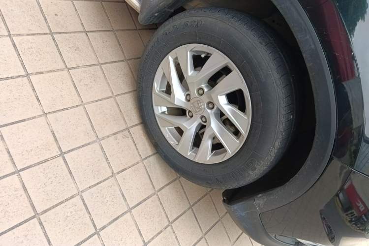 Used Honda CR-V 2015 2.4L four-wheel drive luxury version Right Front Wheel Hub