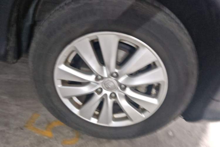 Used Honda CR-V 2015 2.0L two-wheel drive Fashion Edition Right Front Wheel Hub