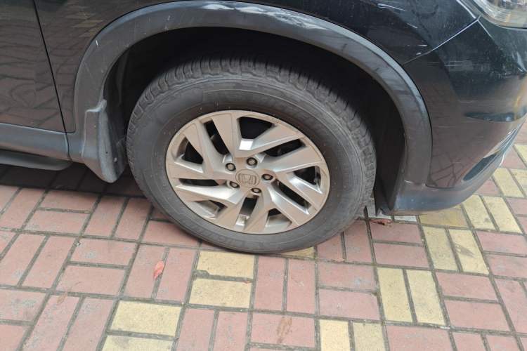 Used Honda CR-V 2015 2.4L two-wheel drive luxury version Right Front Wheel Hub