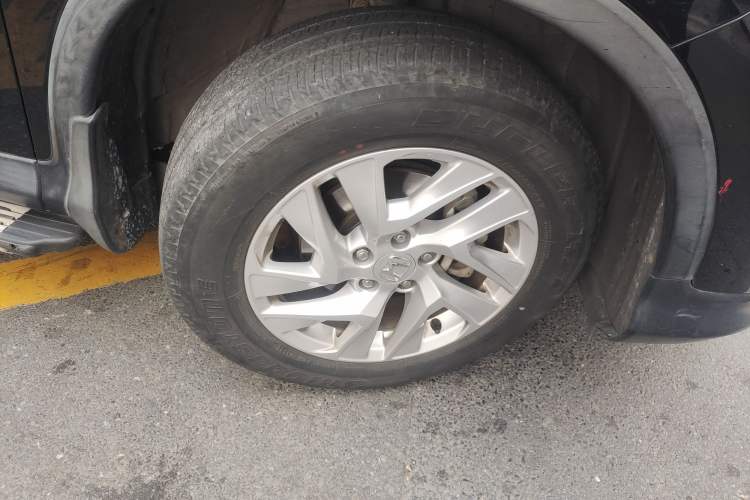 Used Honda CR-V 2015 2.4L two-wheel drive luxury version Right Front Wheel Hub