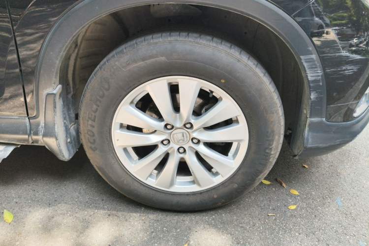 Used Honda CR-V 2015 2.0L two-wheel drive Fashion Edition Right Front Wheel Hub