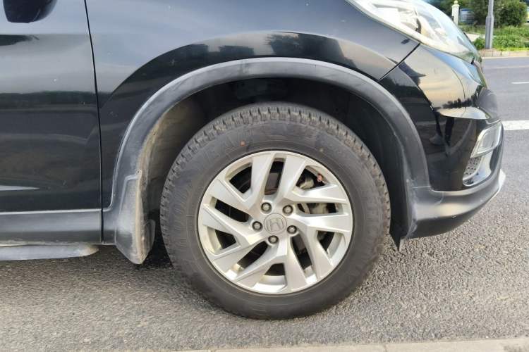 Used Honda CR-V 2015 2.4L four-wheel drive luxury version Right Front Wheel Hub