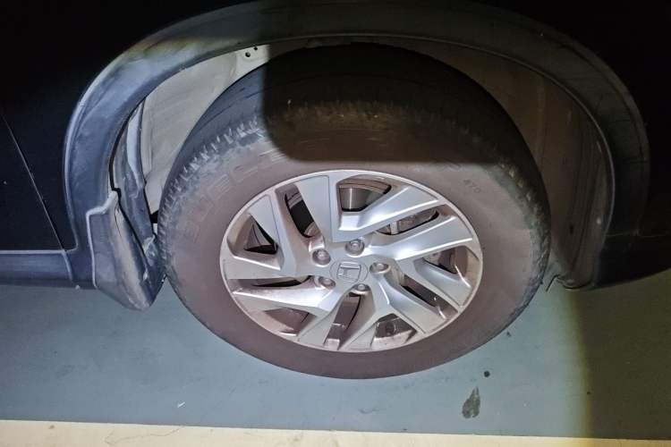 Used Honda CR-V 2015 2.4L two-wheel drive luxury version Right Front Wheel Hub