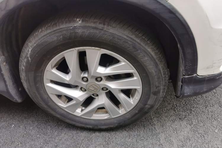 Used Honda CR-V 2015 2.4L four-wheel drive luxury version Right Front Wheel Hub