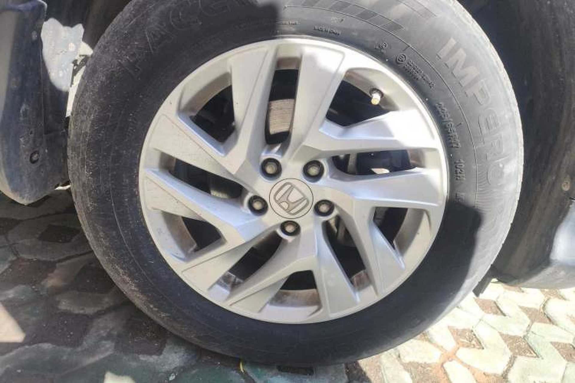 Used Honda CR-V 2015 2.4L two-wheel drive luxury version Right Front Wheel Hub