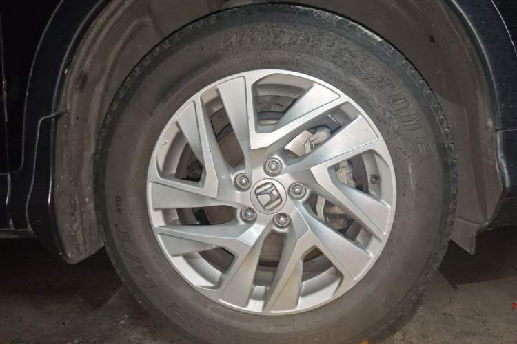 Used Honda CR-V 2015 2.4L four-wheel drive luxury version Right Front Wheel Hub