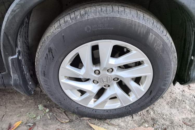 Used Honda CR-V 2015 2.4L two-wheel drive luxury version Right Front Wheel Hub