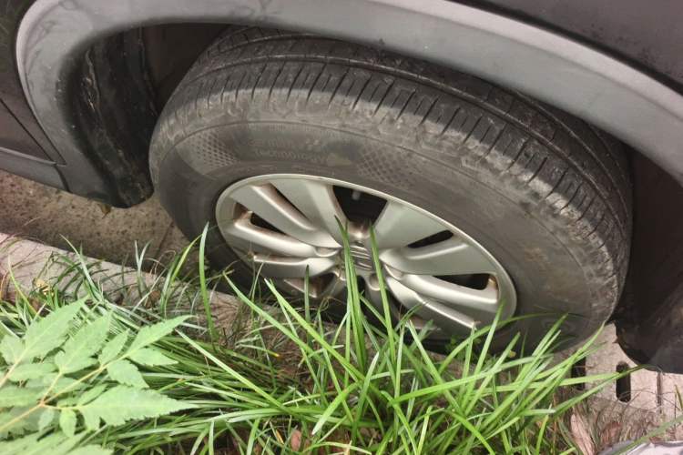 Used Honda CR-V 2015 2.0L two-wheel drive urban version Right Front Wheel Hub