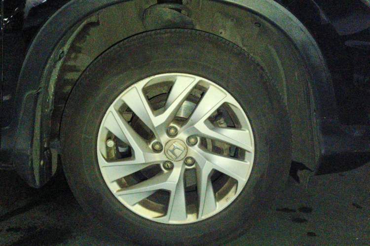 Used Honda CR-V 2015 2.4L two-wheel drive luxury version Right Front Wheel Hub