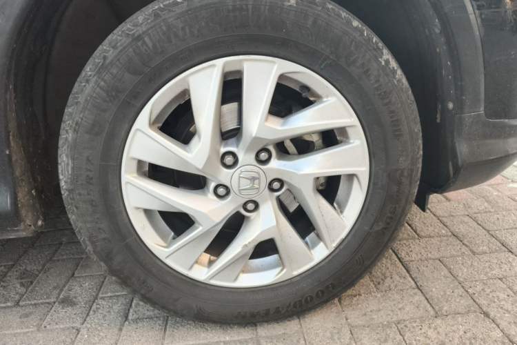 Used Honda CR-V 2015 2.4L two-wheel drive luxury version Right Front Wheel Hub