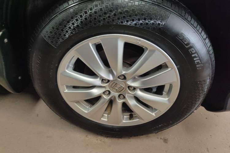 Used Honda CR-V 2015 2.0L two-wheel drive Fashion Edition Right Front Wheel Hub