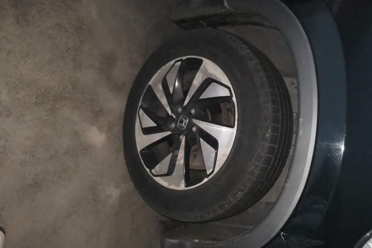 Used Honda CR-V 2015 2.4L Four-Wheel Drive Prestige Edition Right Front Wheel Hub