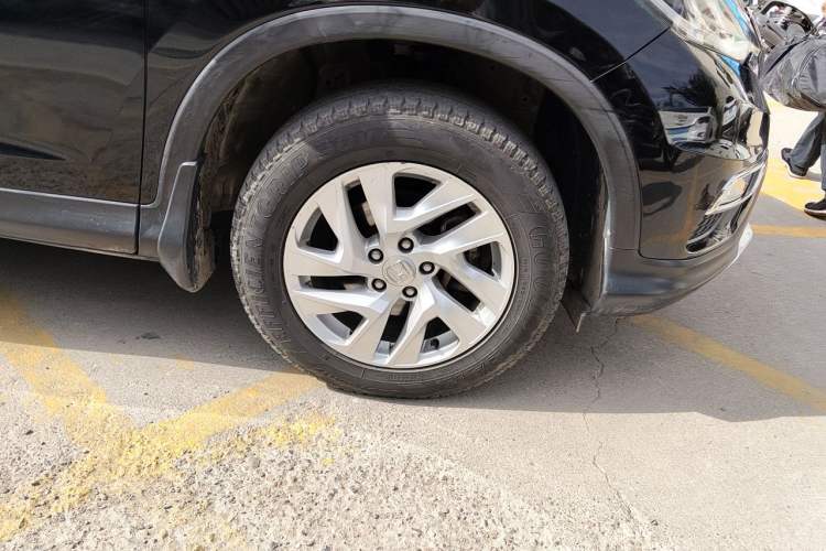 Used Honda CR-V 2015 2.4L four-wheel drive luxury version Right Front Wheel Hub