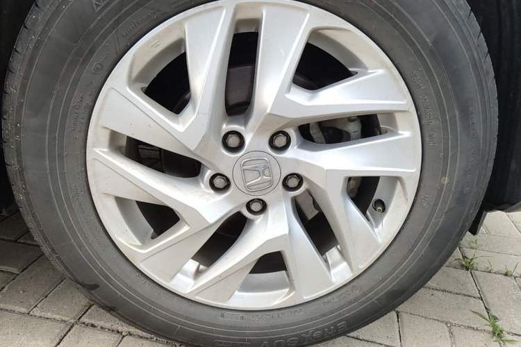 Used Honda CR-V 2015 2.4L two-wheel drive luxury version Right Front Wheel Hub