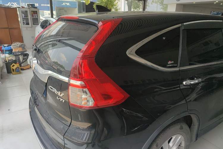 Used Honda CR-V 2015 2.4L four-wheel drive luxury version Right Rear Taillight