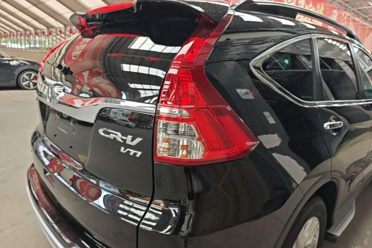 Used Honda CR-V 2015 2.4L four-wheel drive luxury version Right Rear Taillight