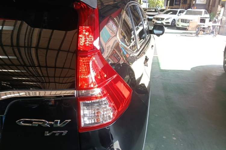 Used Honda CR-V 2015 2.4L two-wheel drive luxury version Right Rear Taillight