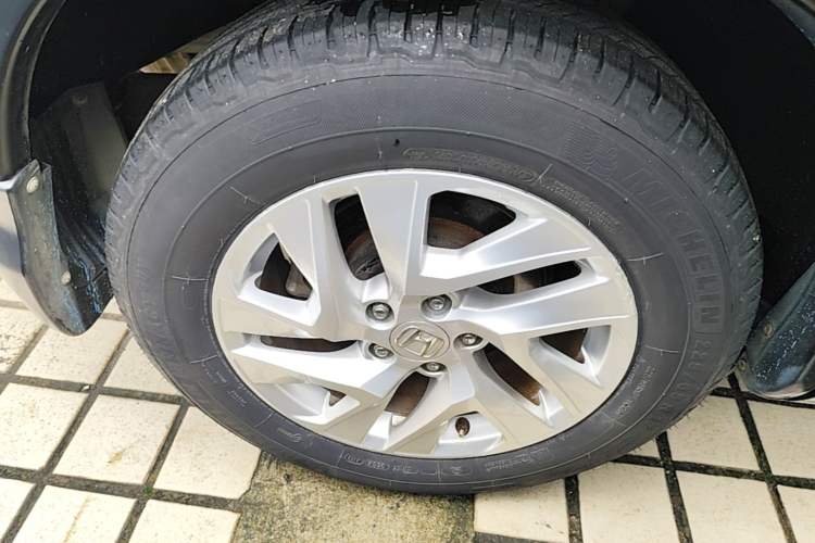 Used Honda CR-V 2015 2.4L two-wheel drive luxury version Right Rear Wheel Hub