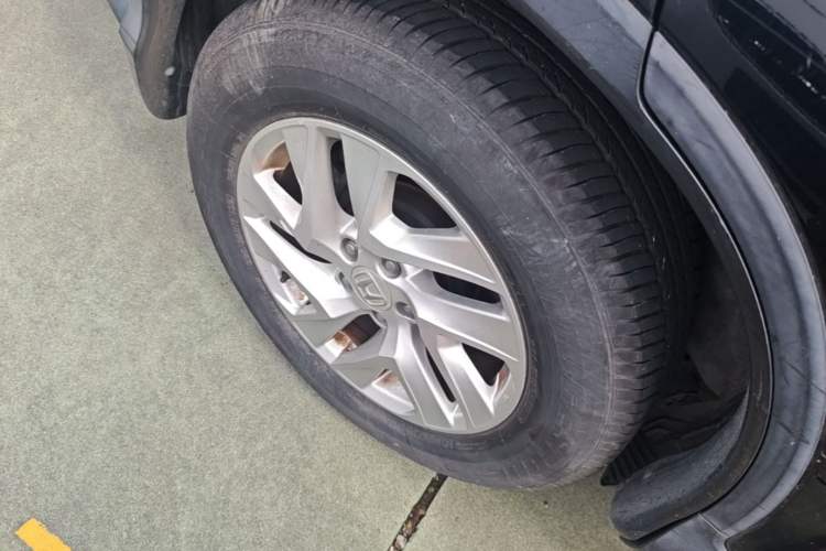 Used Honda CR-V 2015 2.4L two-wheel drive luxury version Right Rear Wheel Hub