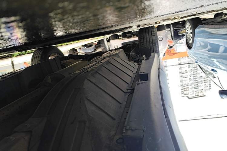 Used Honda CR-V 2015 2.4L two-wheel drive luxury version Right Side Sill