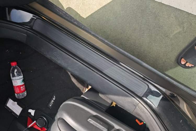 Used Honda CR-V 2015 2.4L two-wheel drive luxury version Right Side Sill