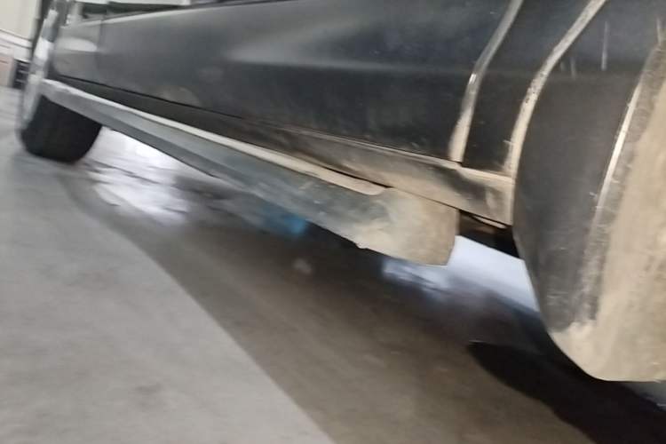 Used Honda CR-V 2015 2.4L two-wheel drive luxury version Right Side Sill