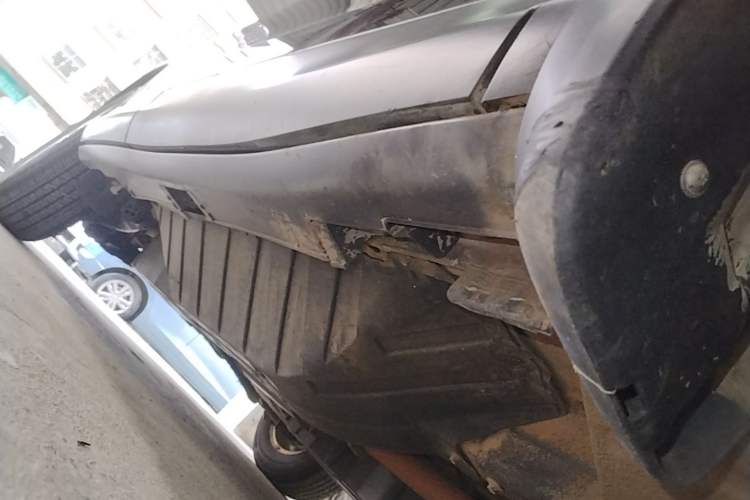 Used Honda CR-V 2015 2.0L two-wheel drive urban version Right Side Sill