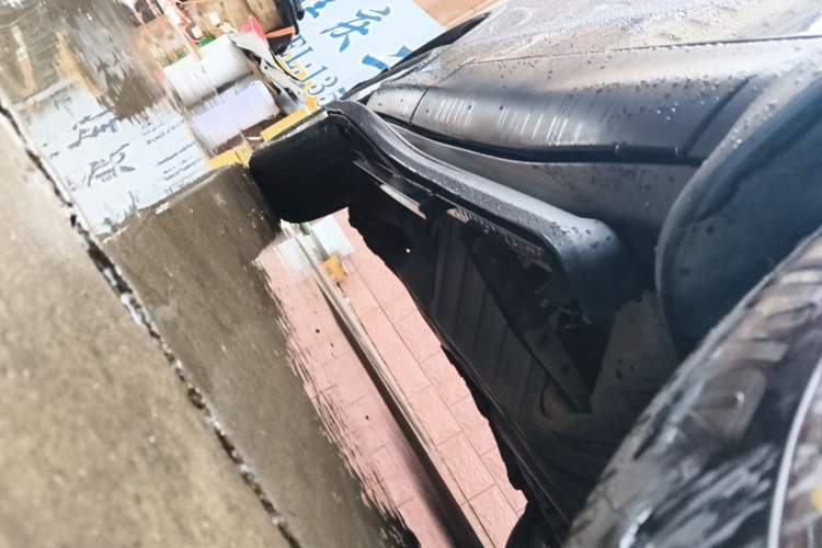 Used Honda CR-V 2015 2.4L two-wheel drive luxury version Right Side Sill