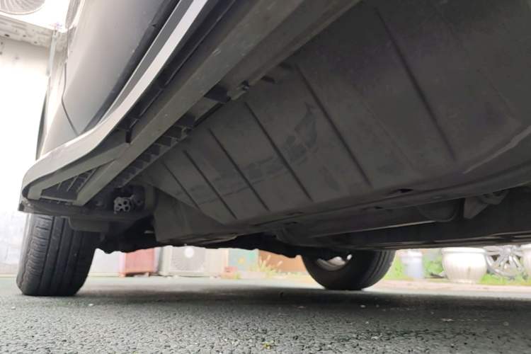 Used Honda CR-V 2015 2.4L two-wheel drive luxury version Right Side Sill